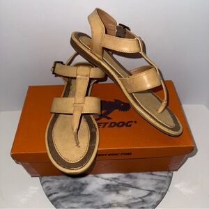 Rocketdog Women’s T-Strap sandals Size 8M new inbox